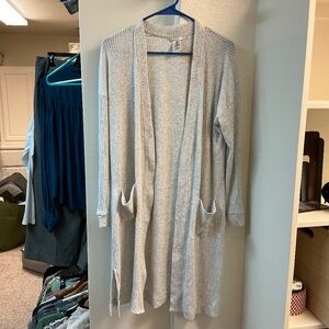 LIke new thin light gray cardigan with pockets. Size L from Member’s Mark…